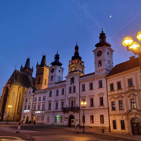 Luxusni Studio Na Velkem Namesti, Wi-Fi, Netflix Hradec Kralove Exterior photo