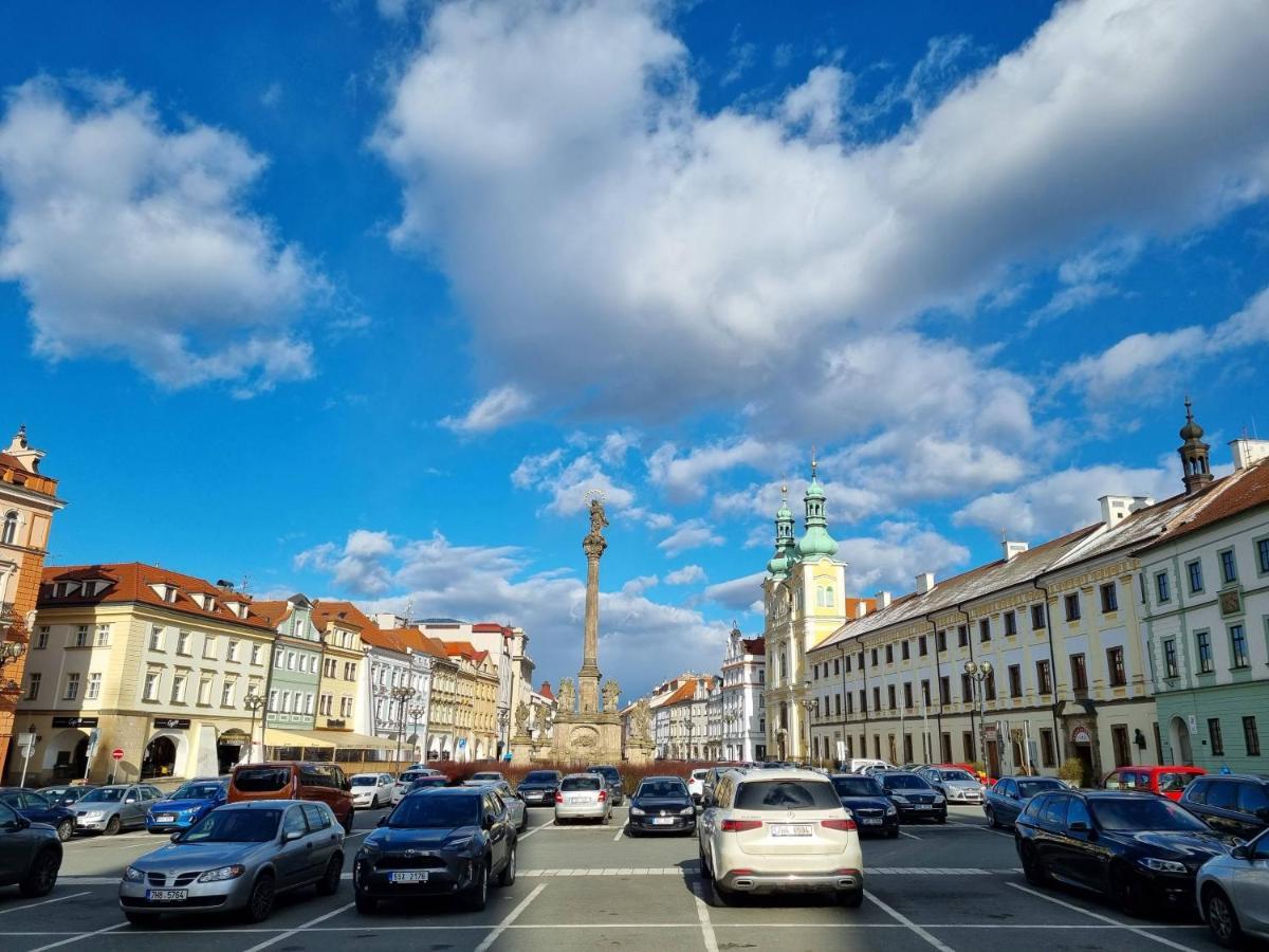 Luxusni Studio Na Velkem Namesti, Wi-Fi, Netflix Hradec Kralove Exterior photo