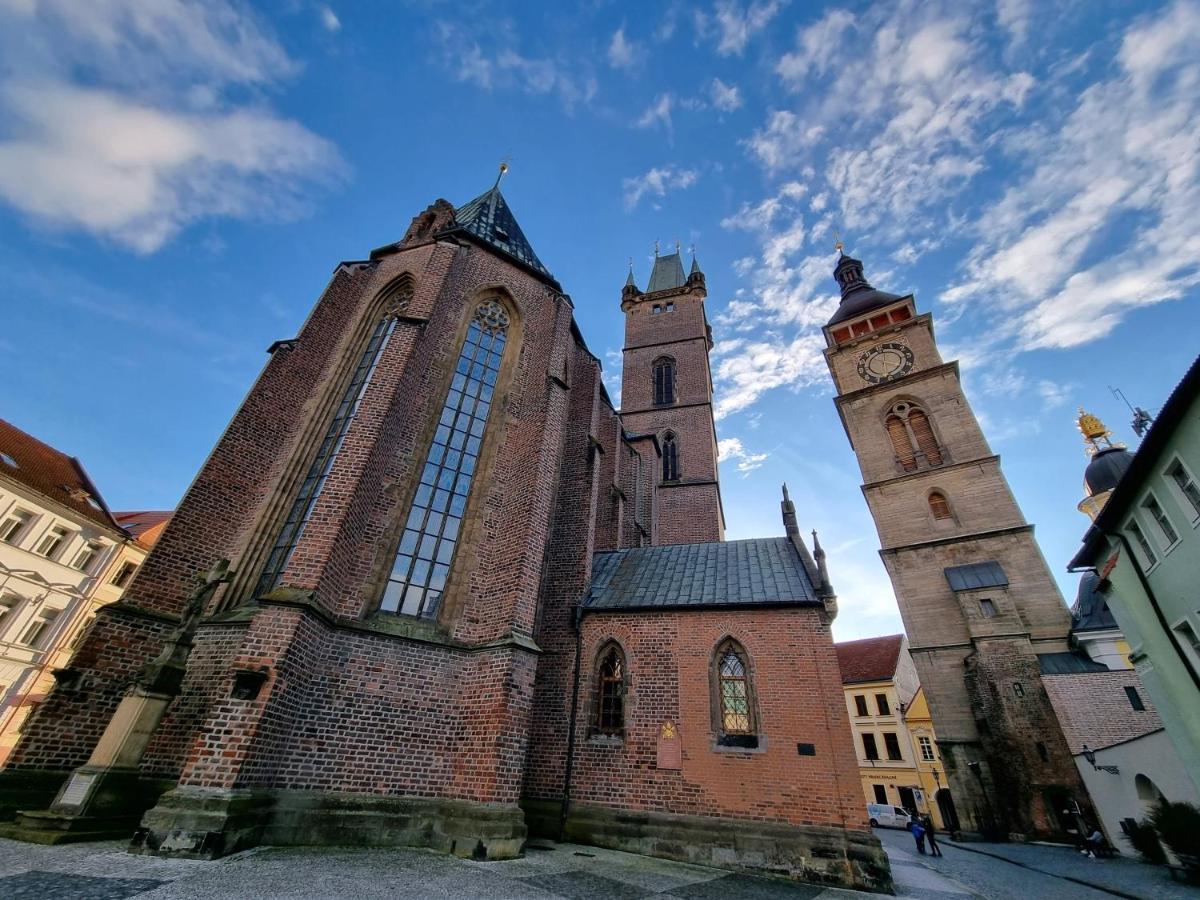 Luxusni Studio Na Velkem Namesti, Wi-Fi, Netflix Hradec Kralove Exterior photo